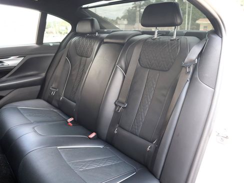 Used 2022 BMW 740i w/ M Sport Package RWD image 22