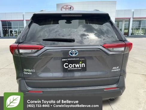 Used 2021 Toyota RAV4 XLE Premium AWD/4WD image 33
