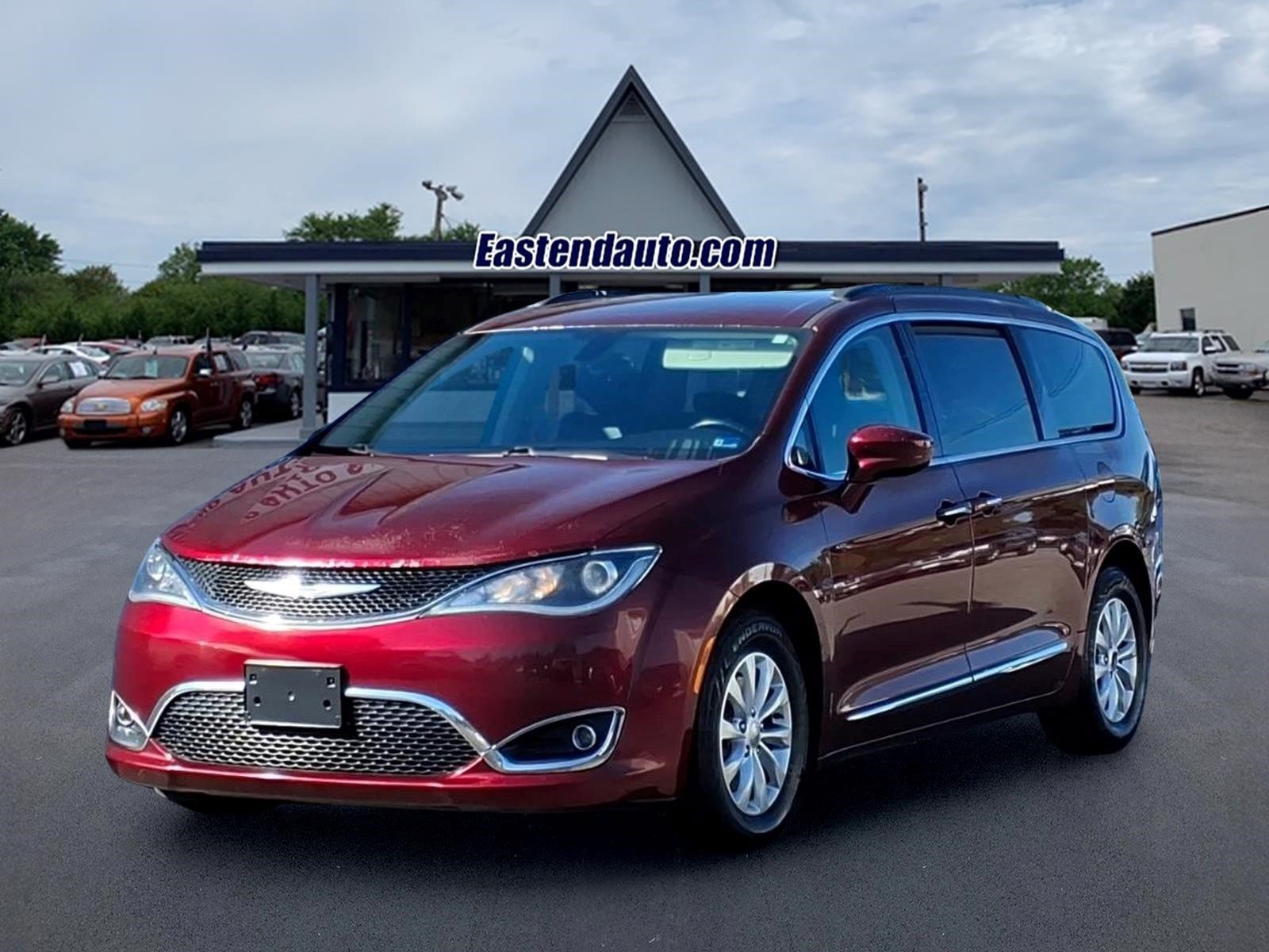 Used 2017 Chrysler Pacifica Touring-L FWD image 1