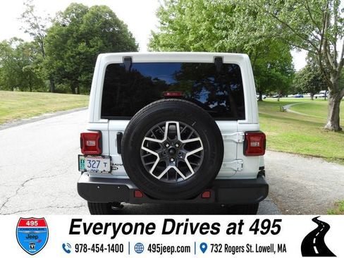 Used 2025 Jeep Wrangler Unlimited Sahara AWD/4WD image 4