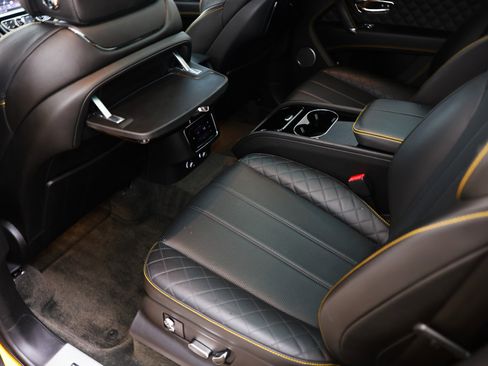 Used 2017 Bentley Bentayga AWD/4WD image 14