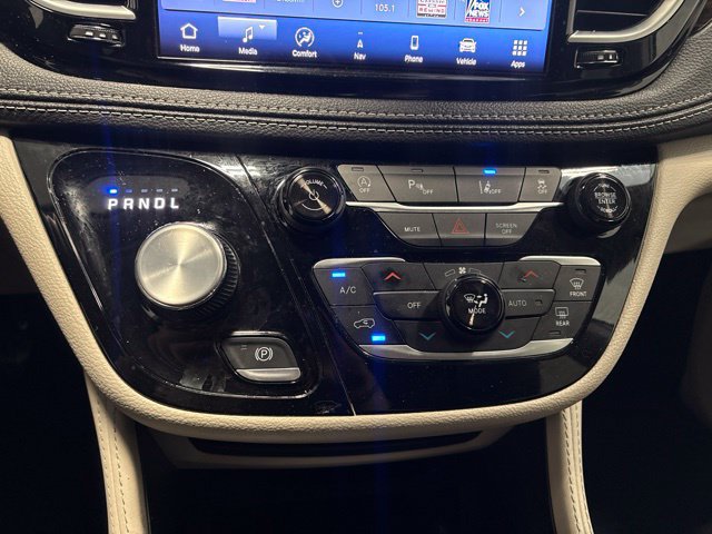 Used 2024 Chrysler Pacifica Limited FWD image 21