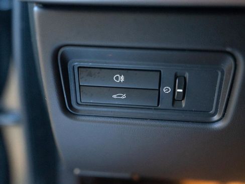 Used 2015 Jaguar XF Portfolio image 21