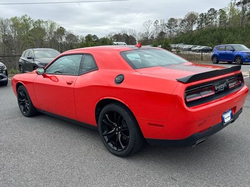 Used 2018 Dodge Challenger SXT w/ Blacktop Package image 7