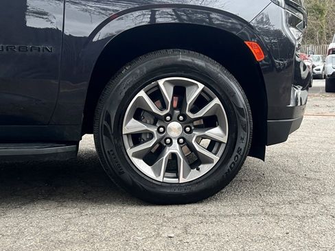 Used 2022 Chevrolet Suburban LT w/ LT Signature Package image 9