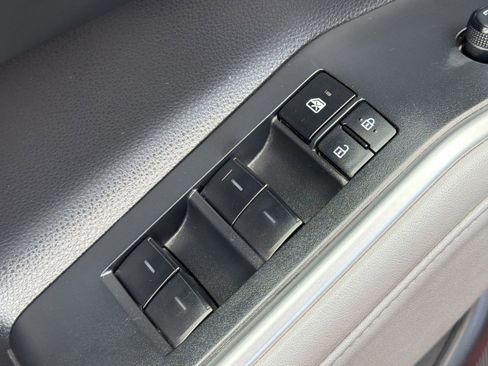 Used 2023 Toyota Highlander XLE FWD image 20