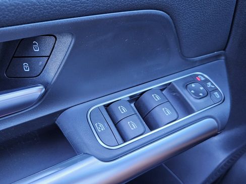 New 2025 Mercedes-Benz GLA 250 image 33