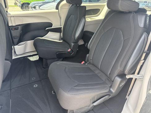 Used 2023 Chrysler Voyager LX FWD image 6