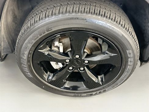 Used 2023 Jeep Grand Cherokee Altitude image 11