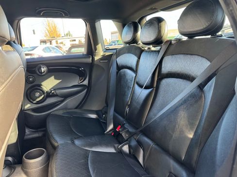 Used 2015 MINI Cooper 4-Door Hardtop image 18