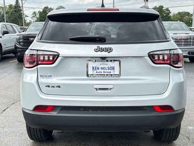 Used 2025 Jeep Compass Latitude w/ Convenience Group AWD/4WD image 8