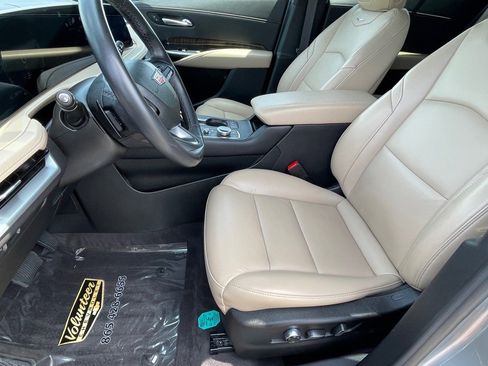 Used 2024 Cadillac XT4 Premium Luxury image 13