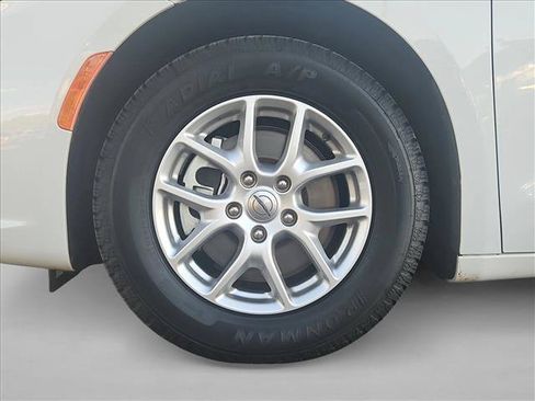 Used 2023 Chrysler Pacifica Touring-L FWD image 25