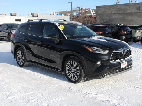 Used 2022 Toyota Highlander Platinum image 3