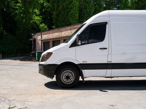 Used 2012 Freightliner Sprinter 3500 RWD image 3