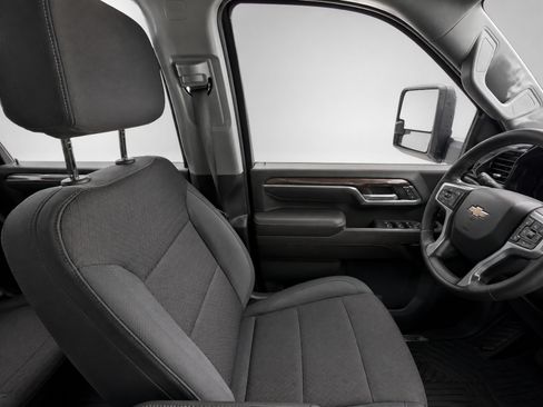 Used 2025 Chevrolet Silverado 2500 LT w/ Safety Package AWD/4WD image 10