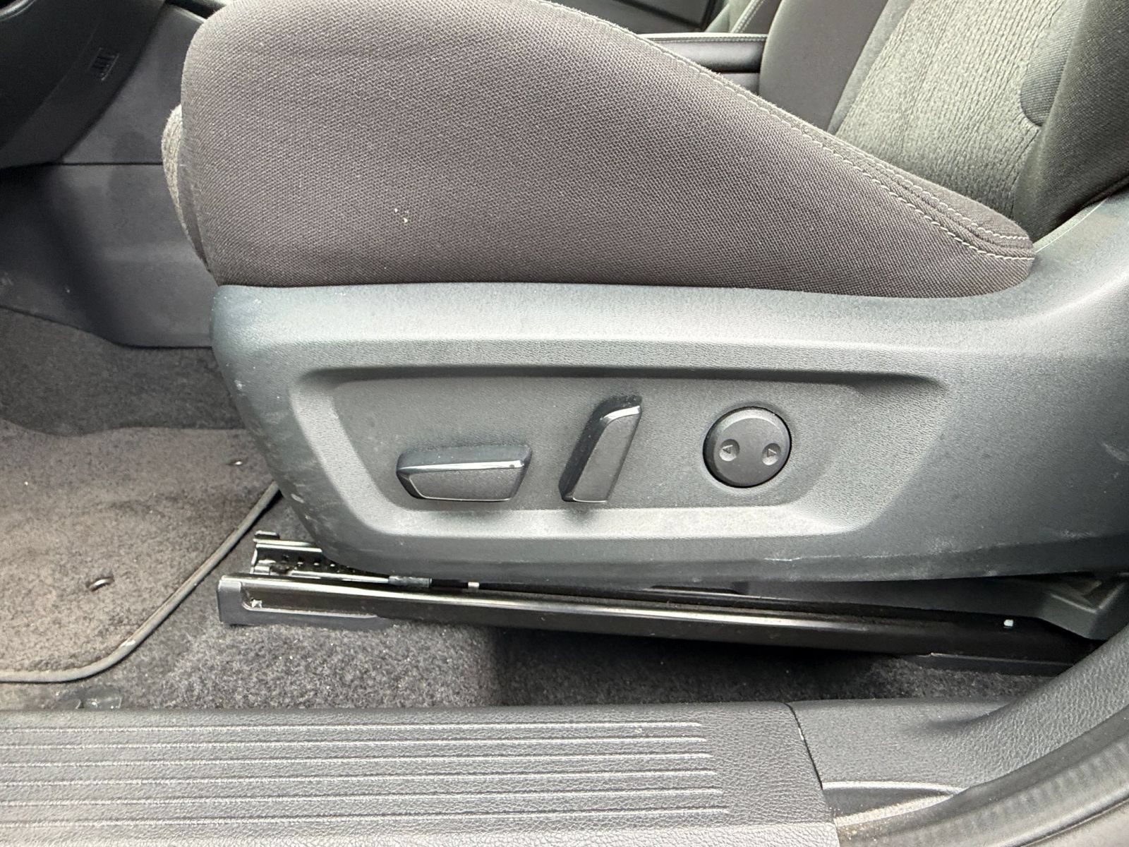 Used 2025 Nissan Rogue SV AWD/4WD image 21
