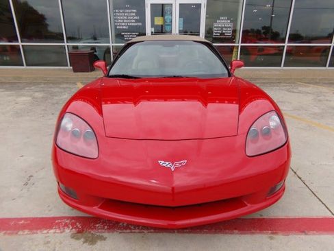 Used 2006 Chevrolet Corvette Convertible w/ Preferred Equipment Group RWD image 2