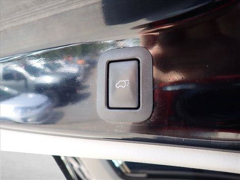 Used 2015 Toyota Highlander XLE AWD/4WD image 9