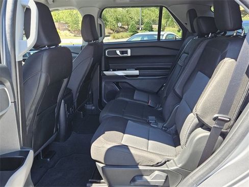 Used 2023 Ford Explorer XLT image 6