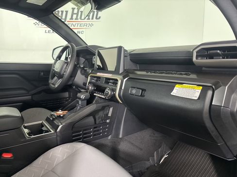 Used 2025 Toyota Tacoma SR5 image 29