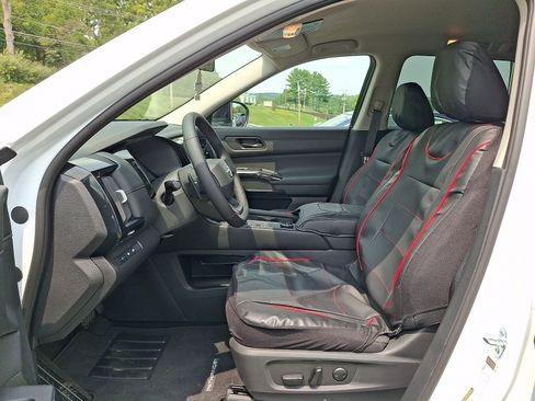 Used 2026 Nissan Pathfinder SV AWD/4WD image 13