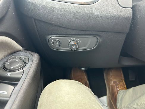 Used 2018 Chevrolet Equinox LT w/ LPO, Cargo Package image 26