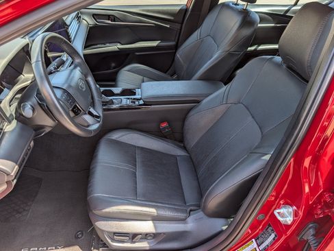 Used 2025 Toyota Camry XSE FWD image 2