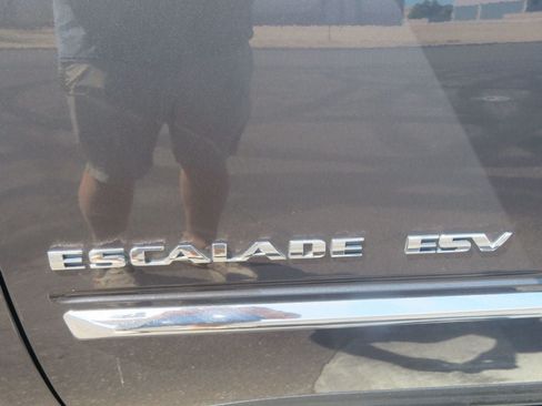 Used 2011 Cadillac Escalade ESV AWD image 13