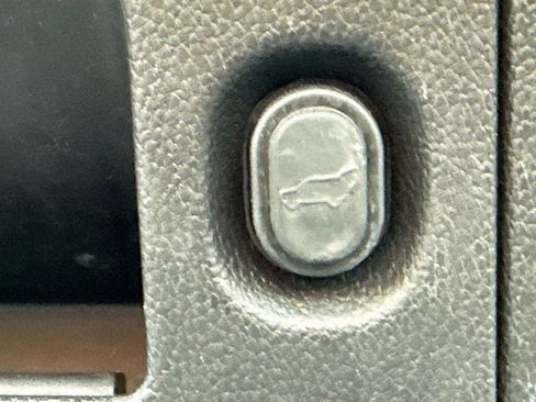 Used 2017 Cadillac Escalade Luxury image 13