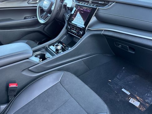 New 2025 Jeep Grand Cherokee L Altitude image 14