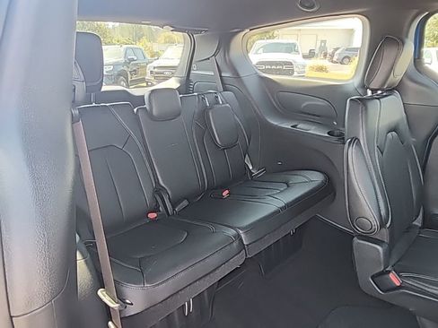 New 2026 Chrysler Pacifica Select FWD image 36