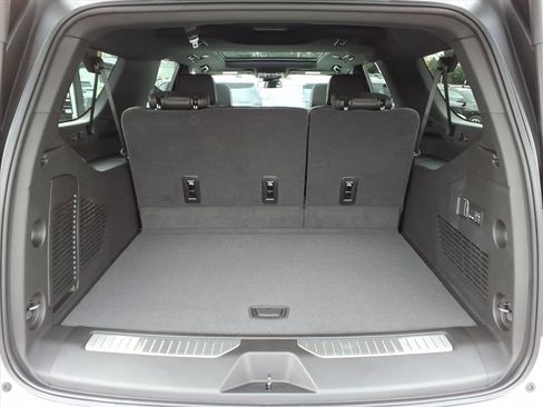 New 2026 Chevrolet Suburban RST image 9