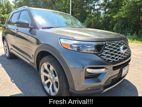 Used 2020 Ford Explorer Platinum w/ Premium Technology Package AWD/4WD image 2