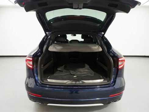 Used 2017 Maserati Levante w/ Luxury Package AWD/4WD image 21