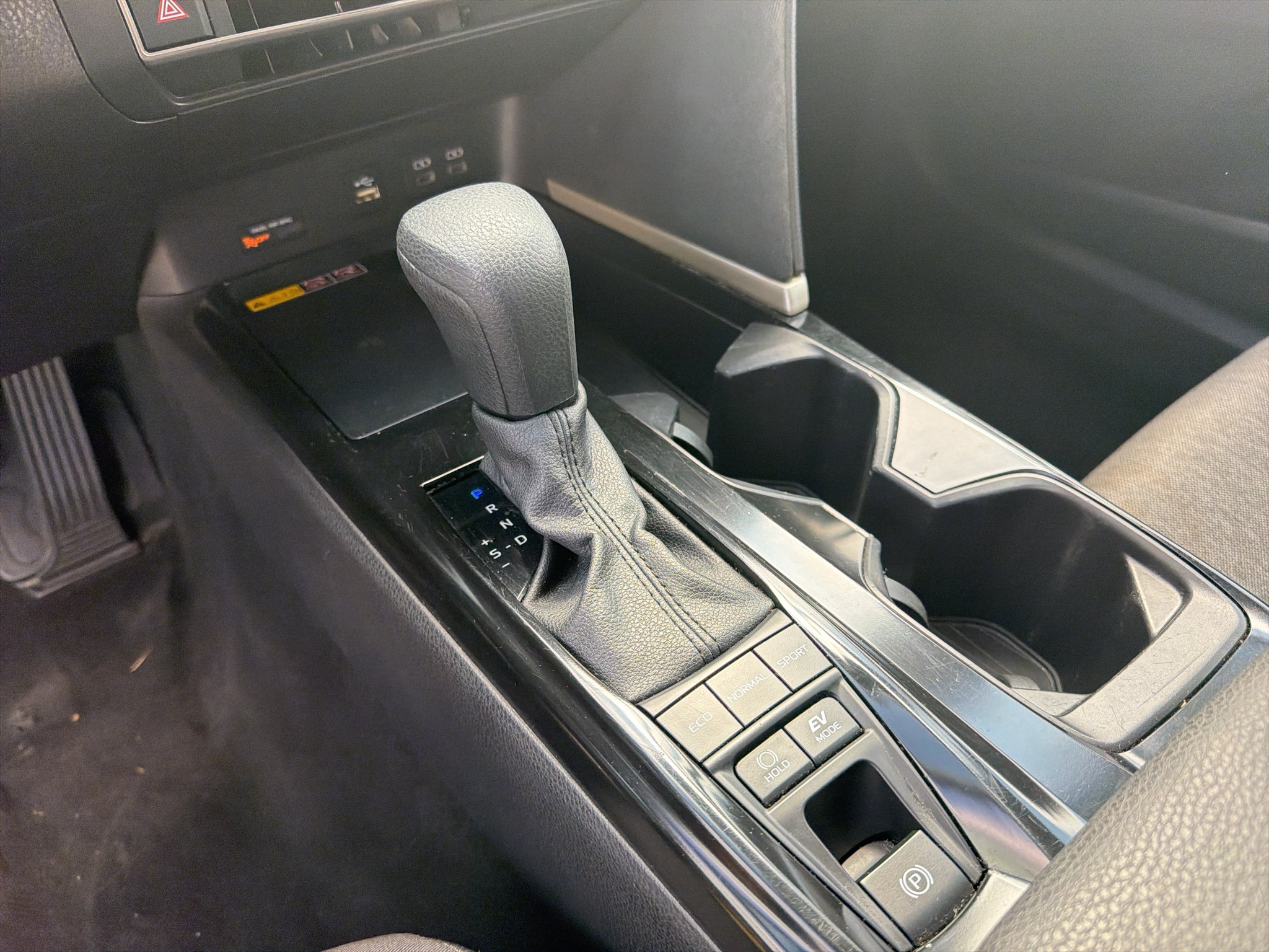 Used 2025 Toyota Camry LE FWD image 21