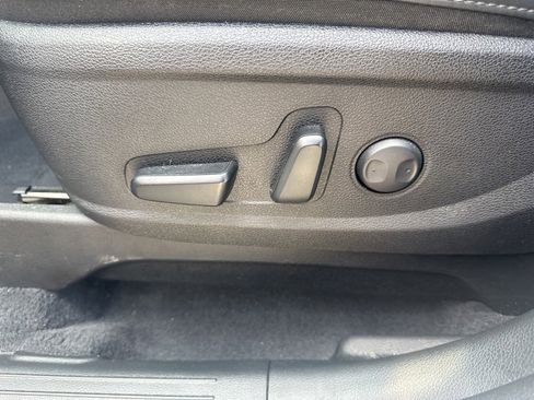 Used 2023 Kia Telluride S image 11