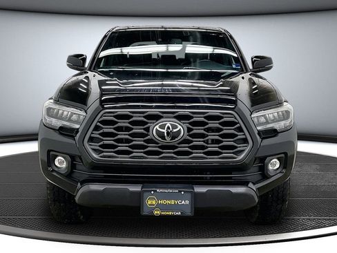 Used 2022 Toyota Tacoma TRD Off-Road w/ TRD Premium Off Road Package AWD/4WD image 2