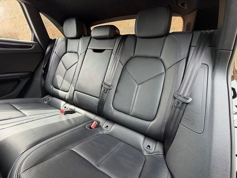 Certified 2025 Porsche Macan image 17