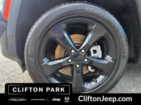 Used 2023 Jeep Grand Cherokee L Laredo AWD/4WD image 30