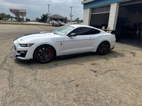 Used 2021 Ford Mustang Shelby GT500 w/ Carbon Fiber Track Pack RWD image 3