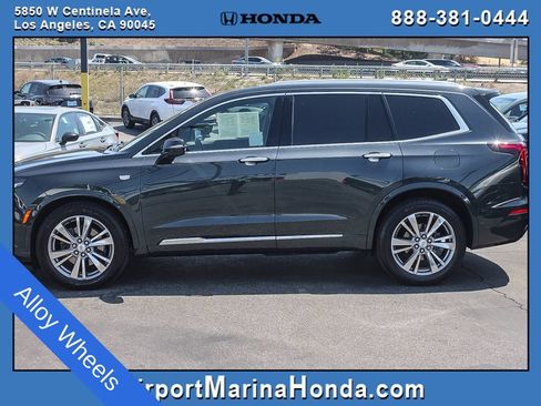 Used 2021 Cadillac XT6 Premium Luxury FWD image 3
