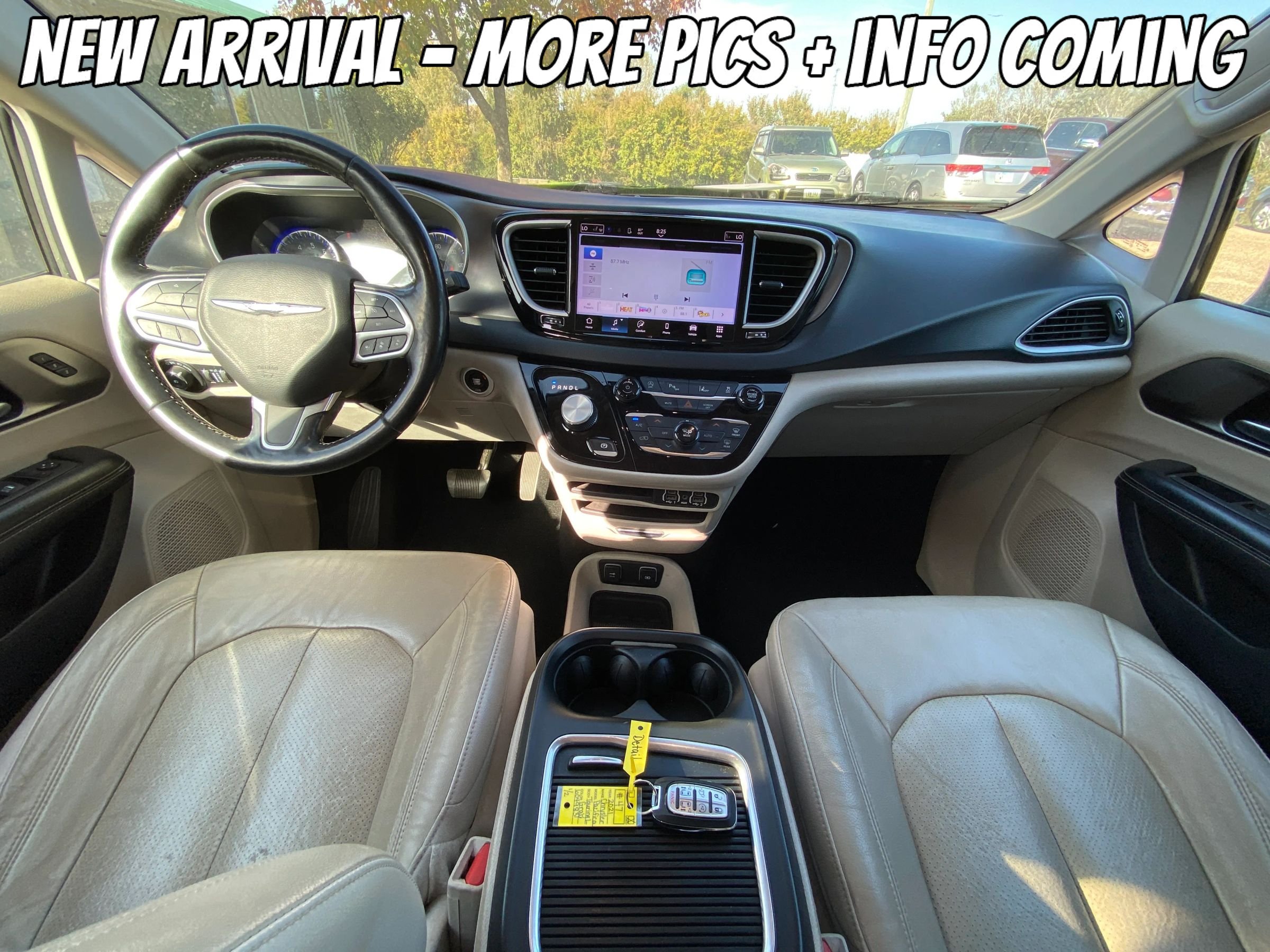 Used 2021 Chrysler Pacifica Touring-L FWD image 4