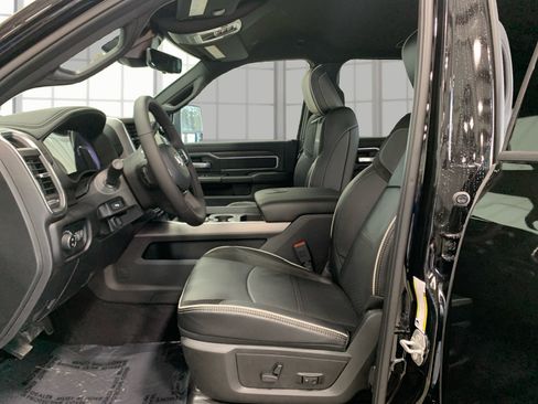 New 2026 RAM 2500 Laramie AWD/4WD image 9