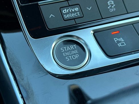 Used 2021 Audi Q7 3.0T Premium image 35