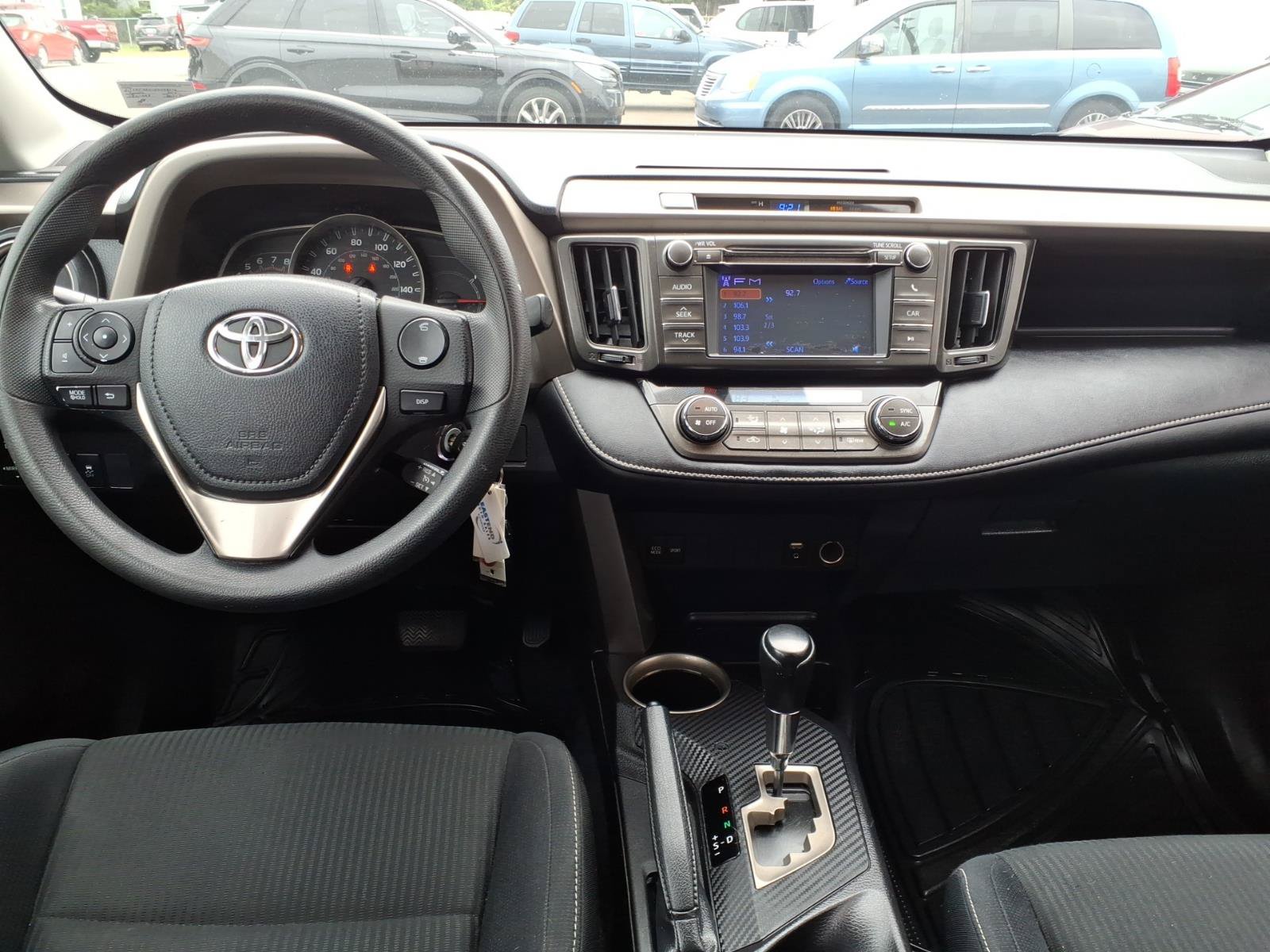 Used 2013 Toyota RAV4 XLE AWD/4WD image 7