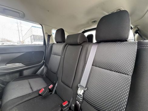 Used 2019 Mitsubishi Outlander ES image 13