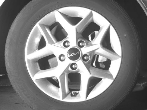 Used 2025 Kia Soul LX w/ LX Technology Package FWD image 13