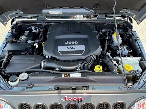 Used 2015 Jeep Wrangler Rubicon w/ Power Convenience Group AWD/4WD image 29