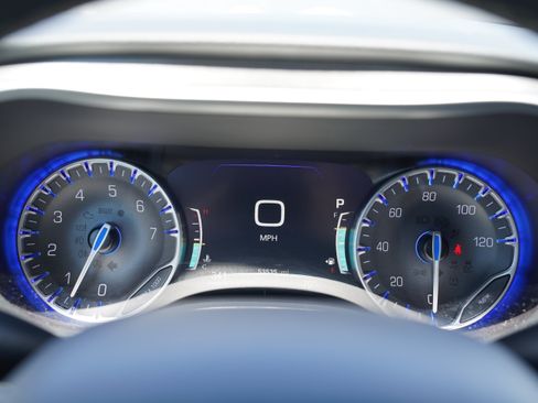 Used 2024 Chrysler Pacifica Touring-L FWD image 22